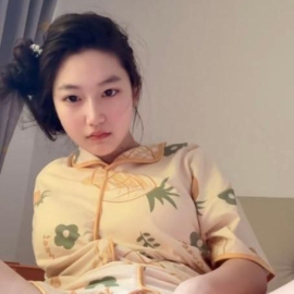 白皙美乳丫丫