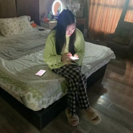 江岸的长腿大美嫩妹
